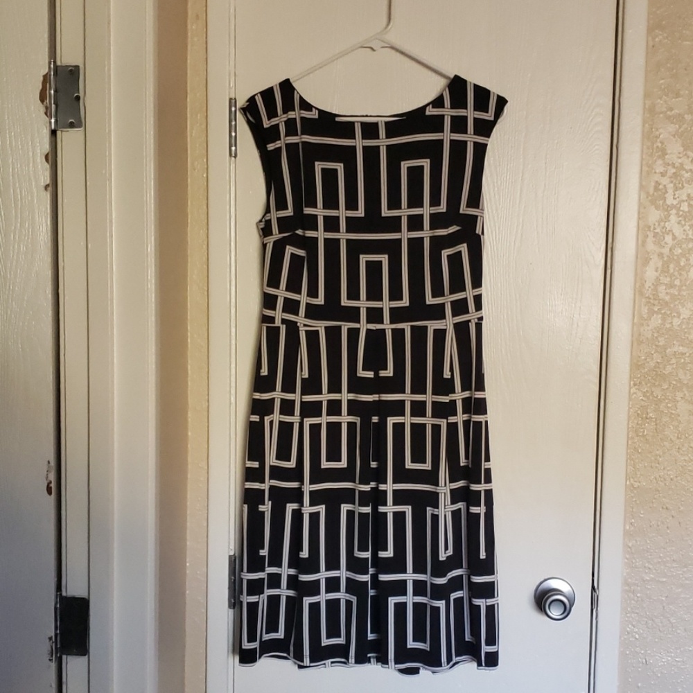 Black and white geometric print dress
